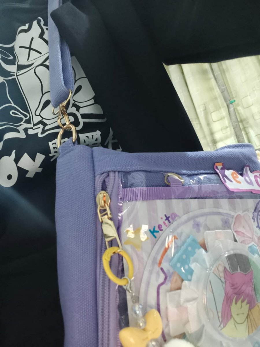 Sunny_Xipher's tweet photo. @Kedposting I did but I kinda just took it off cuz it's ugly 😭 this is some old photo of the bag https://t.co/2p3BOa1YBz