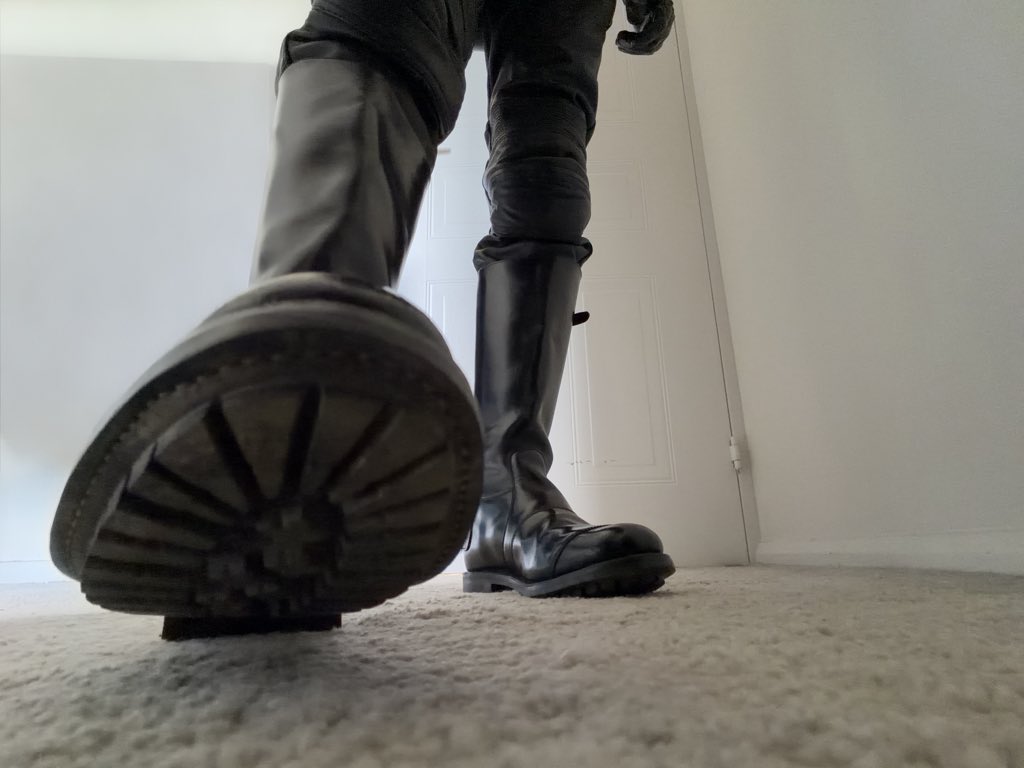 lthrlad96's tweet photo. If you want more of this, I'll need my drinks from last night covered 💸

https://t.co/4op6Vt5poS 

#LeatherBoots #LeatherKink #GayLeather #Locktober #Findom https://t.co/ei26MPDeIC