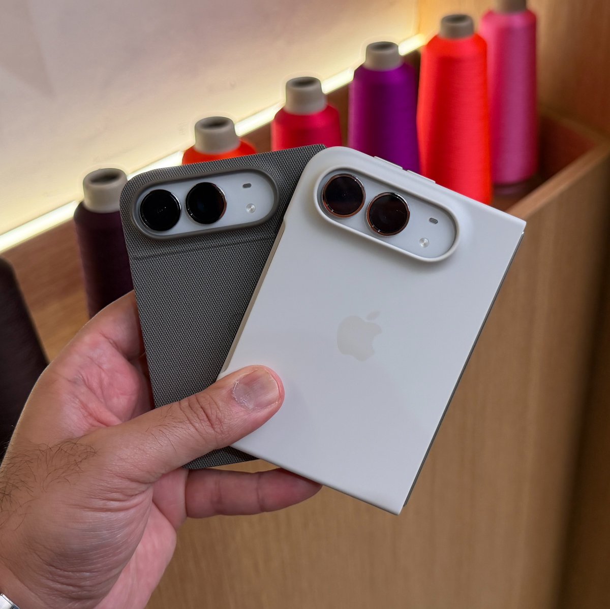 emkwan's tweet photo. Who's set on buying iPhone Duo? https://t.co/FIAucosbc5