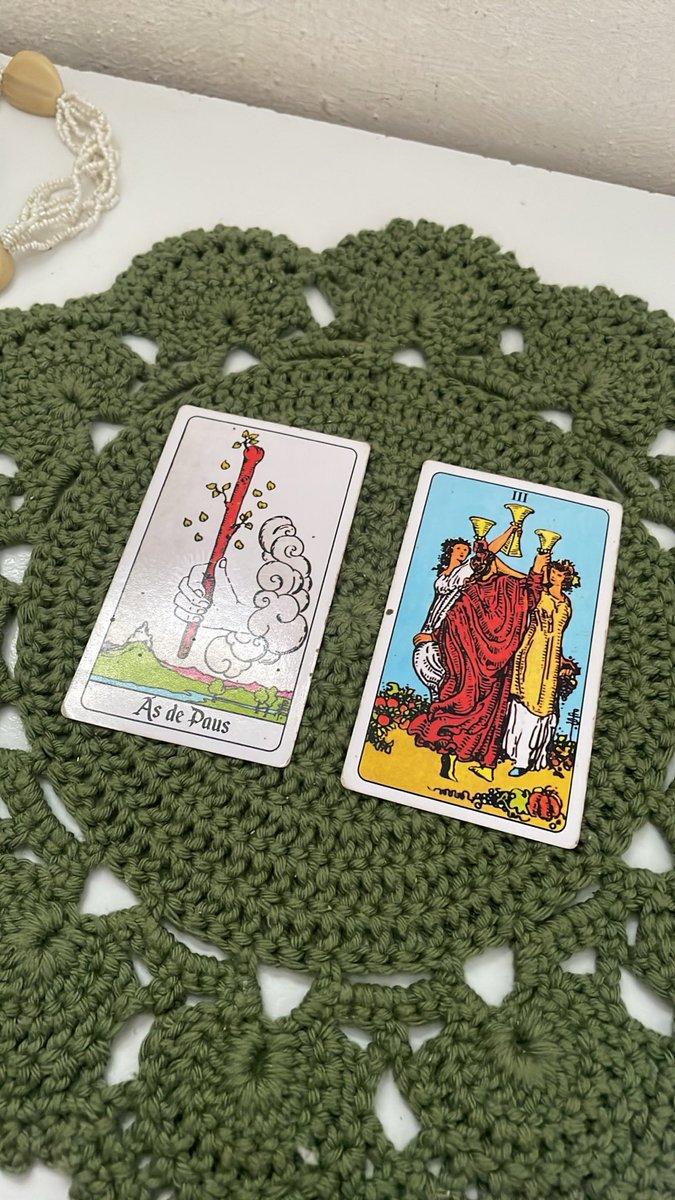 mbenta_tarot's tweet photo. De forma muito despretensiosa, eu perguntei qual candidato iria ficar em primeiro lugar nas eleições amanhã 

ÁS DE PAUS (1) e 3 DE COPAS

EH TREZE!!!!!!!! https://t.co/2Z2dDWPhuj