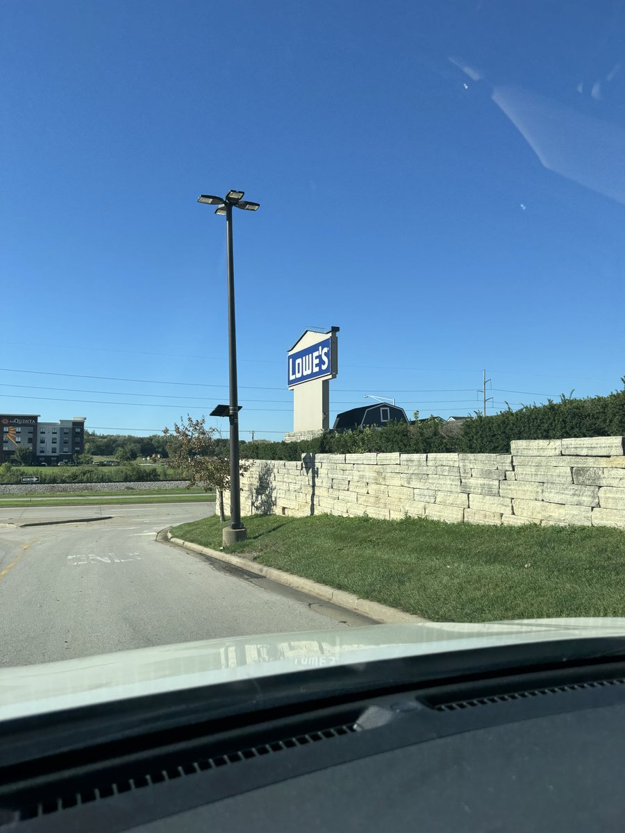 LerbonJams's tweet photo. Lowe’s at 10am on a Saturday #washed #nuke #obliterate https://t.co/R1EU6C4EsN