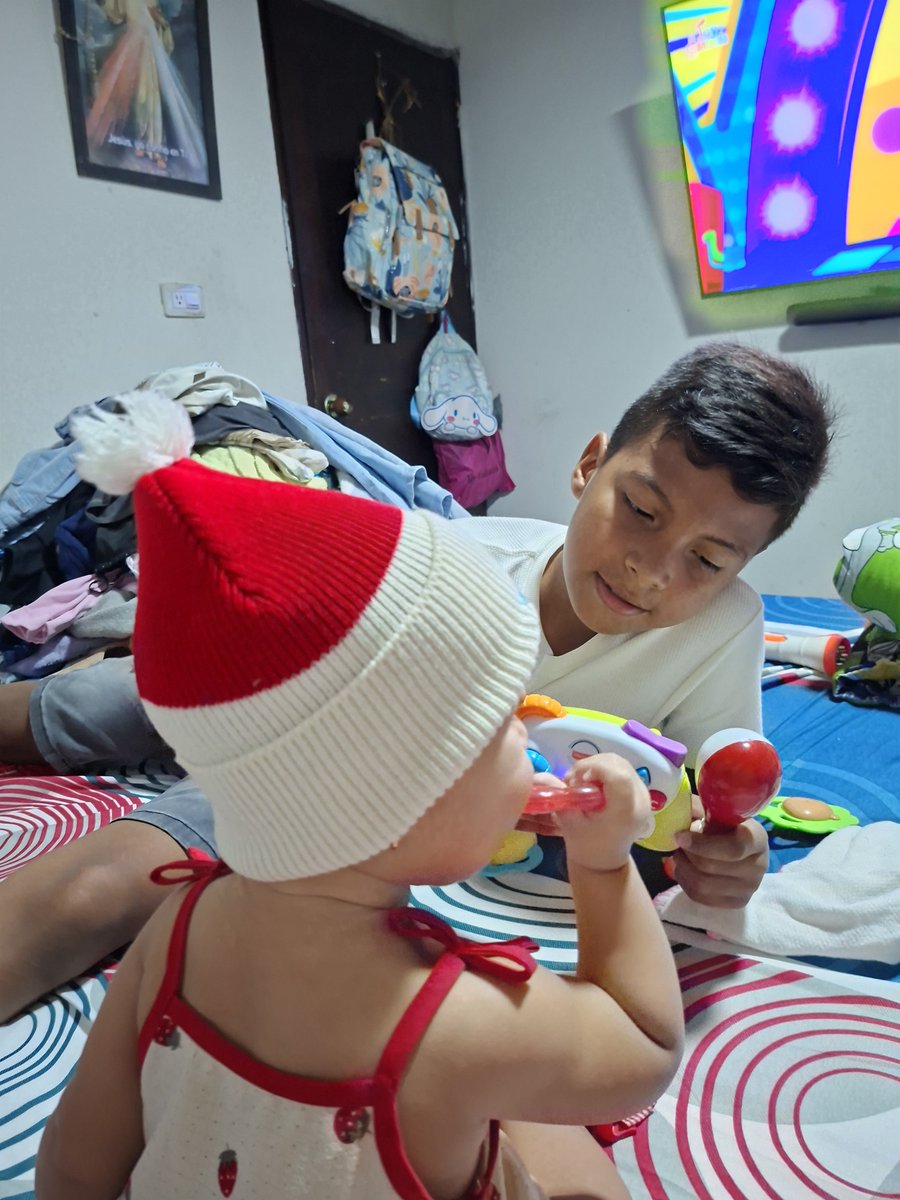Loreein13's tweet photo. Omitamos la cantidad de ropa que tengo por doblar, es que lave ayer.
Los amo😍❤️‍🩹. https://t.co/DHNBhN9Qmk