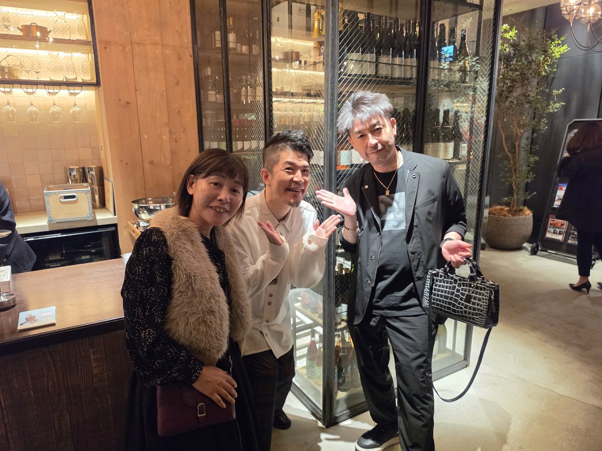 ryujisakkun's tweet photo. 大輔さんのVoice Solo めちゃくちゃカッコ良かった！凄すぎた！アンコールでShihoさんとAyumuさんもシットイン！歌わなかったけどEmaちゃんも来てた😆
今夜は動画も写真もOK！SNSで拡散してとの事！
凄すぎる歌も後ほどアップします！
#伊藤大輔
#shiho
#矢幅歩
#Ema
#BNP https://t.co/shX78dt5NO