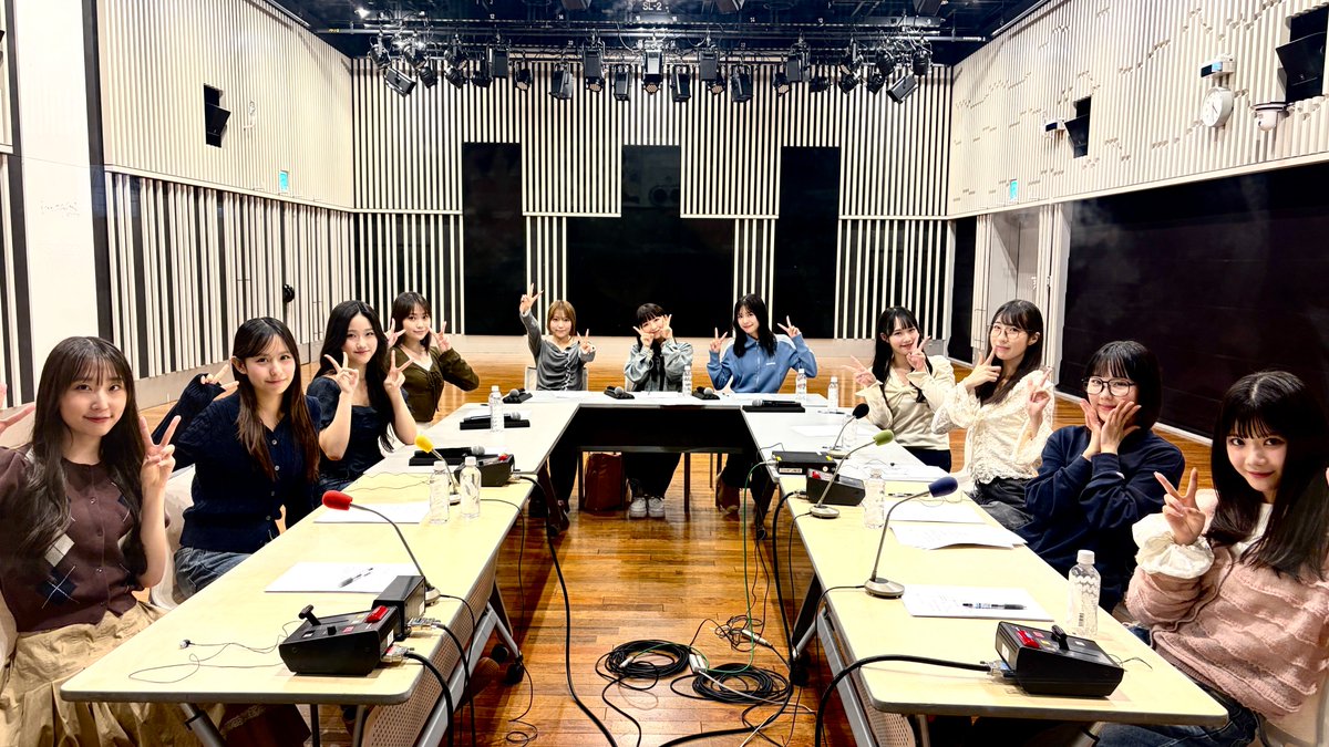 JuiceJuice_1242's tweet photo. 『Juice＝Juice(@JuiceJuice_uf )ジューシー・トーク』初回から全員集合で大盛り上がりでした🍇

これからも #ジューストーク でしか聴けないトークを
たっくさんお届けしていくので、お聴き逃しなく🙌💖

#juicejuice #ジュースジュース #ニッポン放送 #水分補給中 
https://t.co/hefat3qvTv https://t.co/dcktk8BNW3