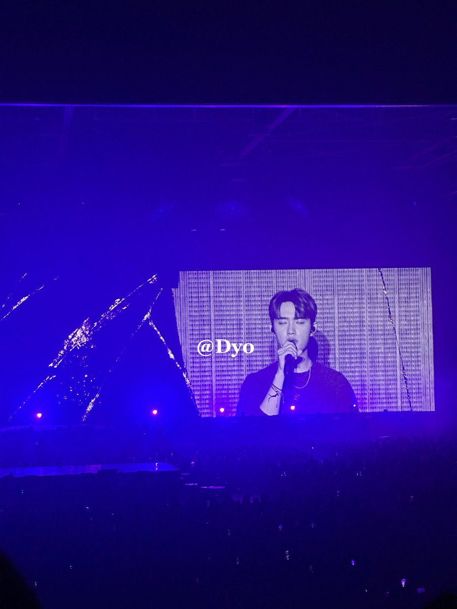 Dyo1uzx's tweet photo. 어떻해진짜너무잘생겨서눈물이막…ㅜㅜㅠㅠ퓨ㅠㅠ https://t.co/y1OnYkoR5W