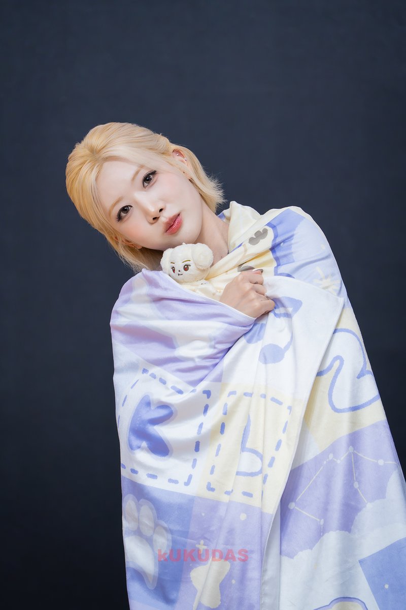 kukudas_5b's tweet photo. 261001 아르테미스 팬사인회          
#김립 #KimLip #ARTMS #아르테미스 #OURII #Born_Stunner #Hyper_Ego https://t.co/jpYfxty4rp