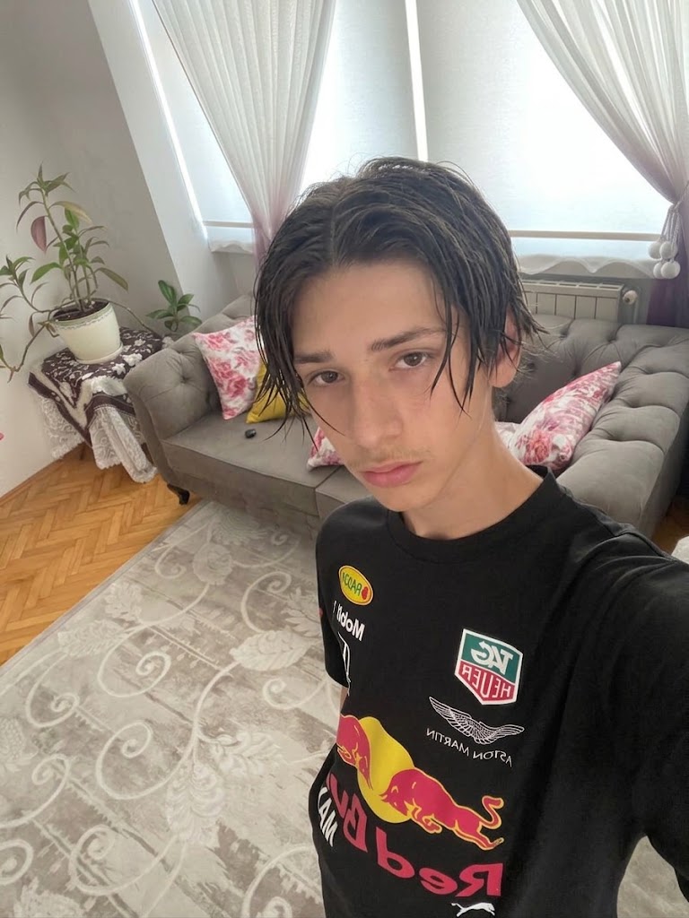 michelsiker's tweet photo. anonluğu bozuyorum ( saçı yeni yıkadım yağlı değil ıslak ) https://t.co/aQ5zhQ565w
