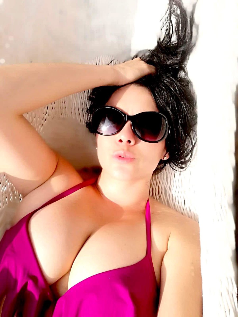 SUGEYABREGO's tweet photo. ¡#FelizSábado, mis corazones! 🥰💋

https://t.co/zh1v3BQaZF https://t.co/LuykMfoeTn