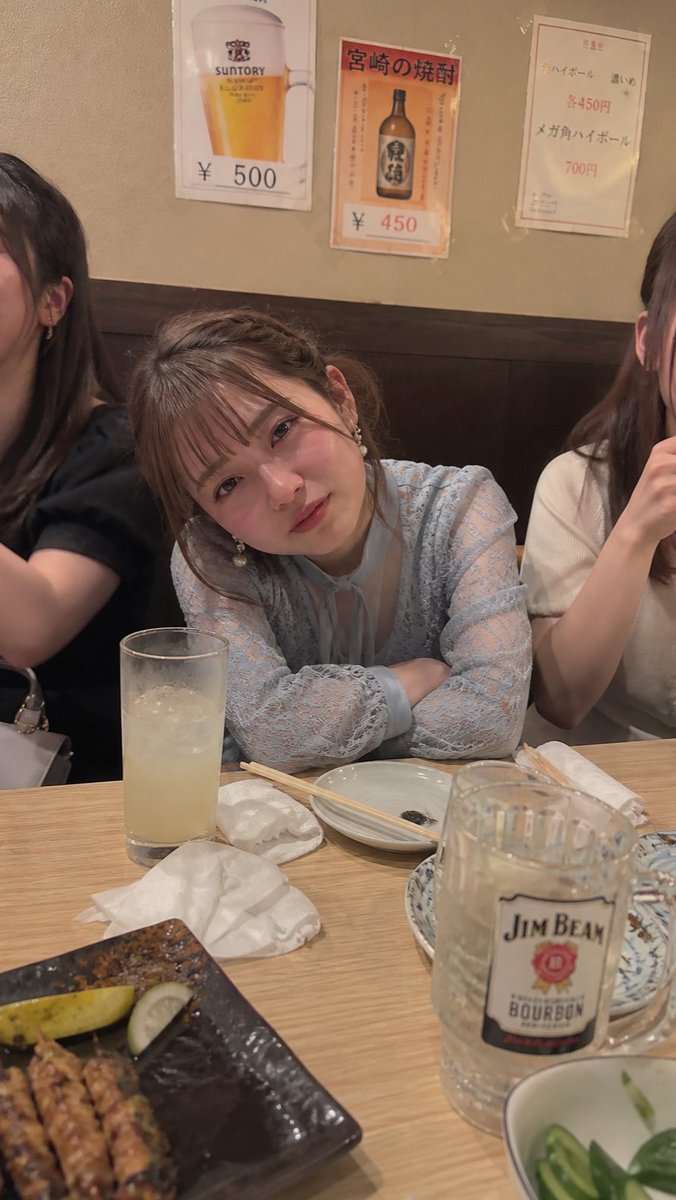 Saya_AIstudio's tweet photo. 成人式の二次会、どっちと一緒に帰る？

← 高校時代にちょっと気になってた女の子
　　久しぶりに会った高校時代の親友 → https://t.co/GlHNnGqXIv