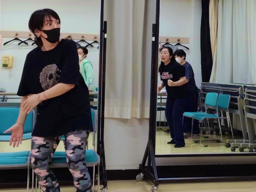 GENDANCHO's tweet photo. 稽古順調。恐縮ながらラスト台本の試行錯誤にもお付き合い頂いてしまいまして、帰宅後に大分前に考えていたものを引っ張り出して来たところ。こんなことが出来るのもラスト手前までの稽古着々のお陰様でございます。
#天国と地獄 https://t.co/9zx7SHuF9Z