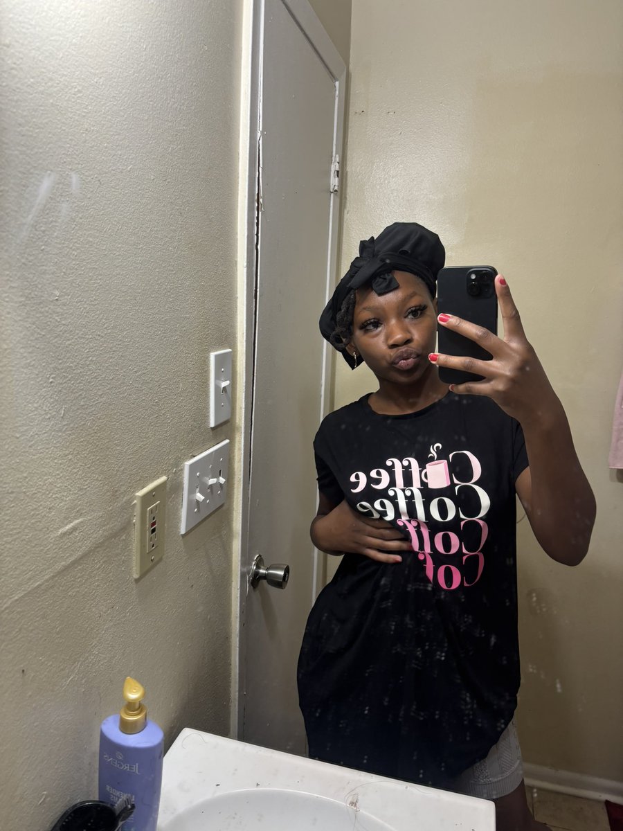 Bootbabybray's tweet photo. When he say he want a natural queen so I pull out the moomoo https://t.co/1Im0H3ty97