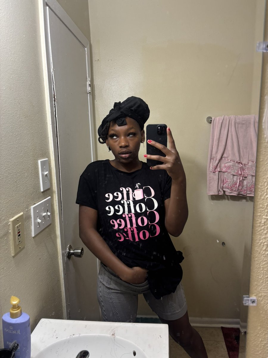 Bootbabybray's tweet photo. When he say he want a natural queen so I pull out the moomoo https://t.co/1Im0H3ty97