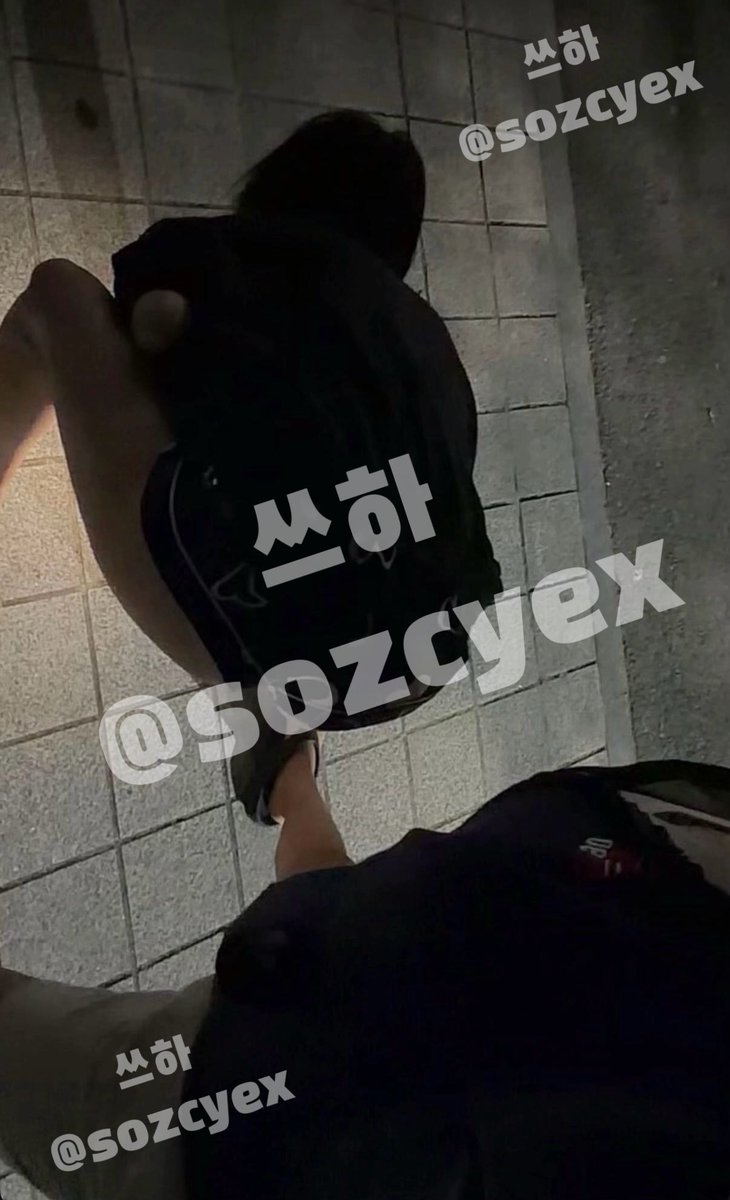 sozcyex's tweet photo. 바닥 기어가는 내 노예녀 https://t.co/zIQX93HKHB