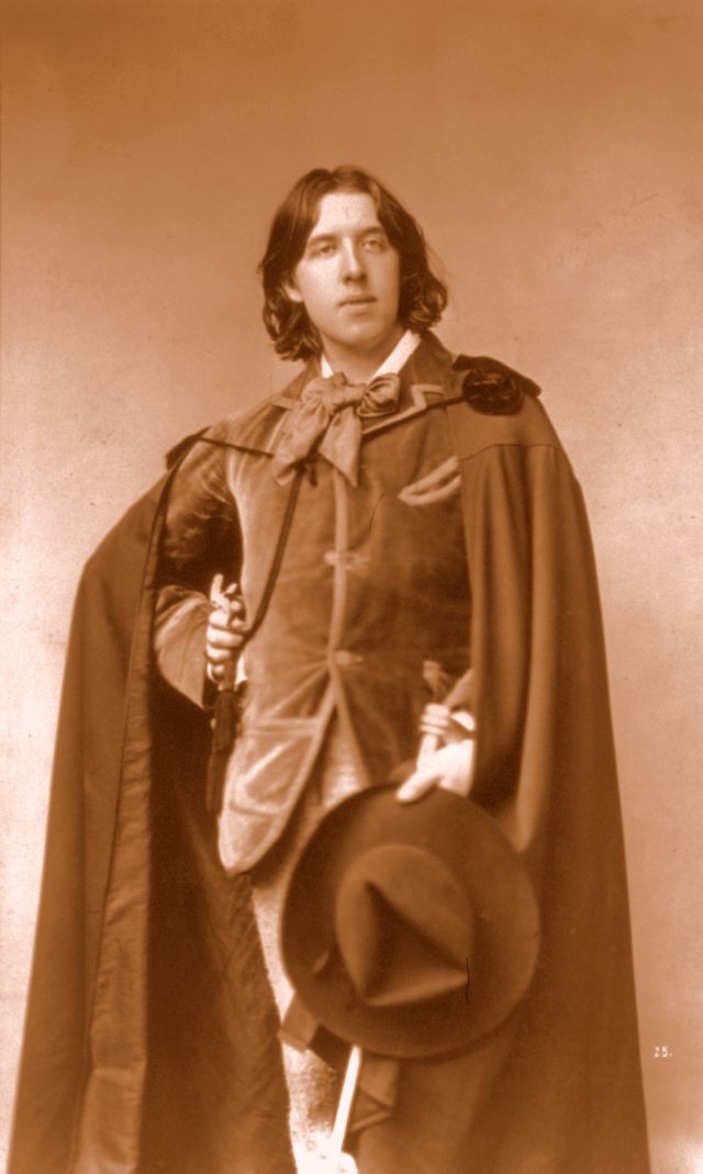 wikivictorian's tweet photo. Irish playwright, novelist, essayist, and poet Oscar Wilde. Photographed by Napoleon Sarony in 1882. https://t.co/HuYNTm2Pw9