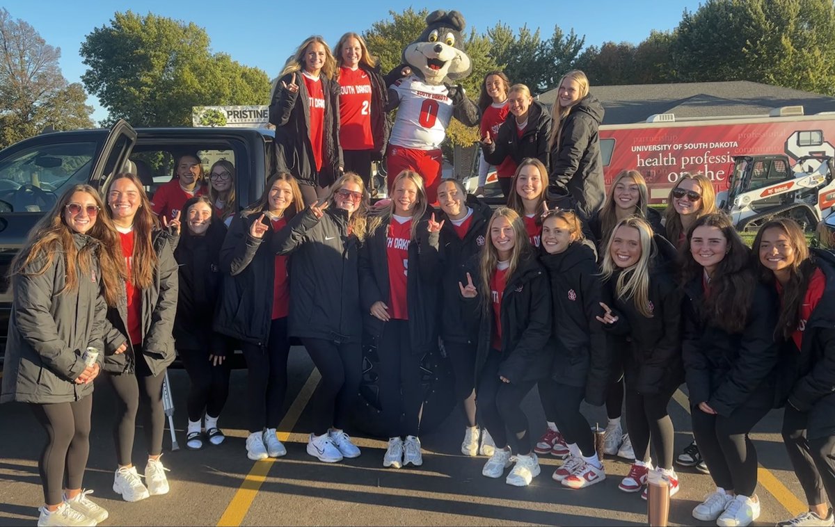 SDCoyotesSB's tweet photo. Happy D-Days from Coyote softball! 

#GoYotes https://t.co/ZScLvS5K2X