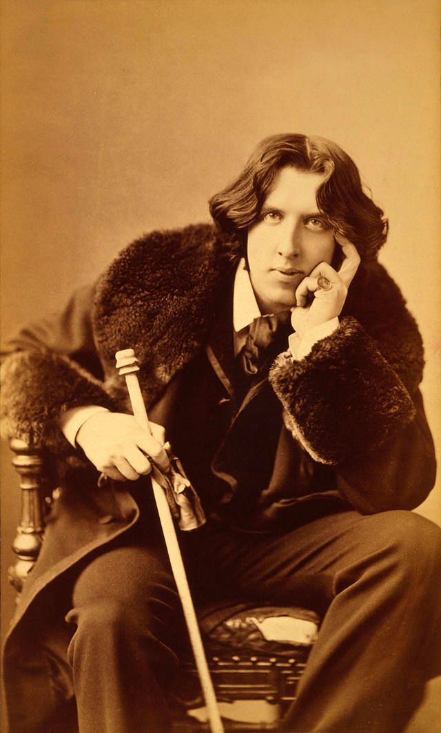 wikivictorian's tweet photo. Irish playwright, novelist, essayist, and poet Oscar Wilde. Photographed by Napoleon Sarony in 1882. https://t.co/HuYNTm2Pw9