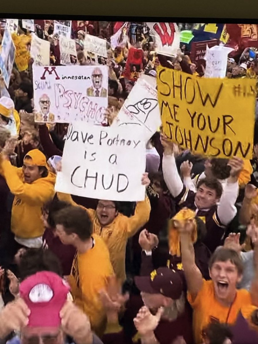 _MNMuse's tweet photo. Gopher GAMEDAY is so peak. Need an upset today vs Michigan. Also fuck @stoolpresidente https://t.co/Z79HZ5tX0S