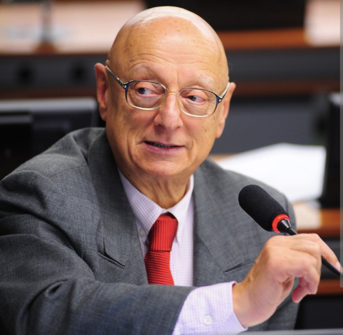 fiscaldofim's tweet photo. ⚠️ ATENÇÃO, CATARINENSES, para esta verdade INCONVENIENTE!

Existe uma parcela de eleitores que pretende votar em Amin para o Senado por SC. Mas, atenção: Amin já tem 78 anos e, caso cumpra todo o mandato, terminaria aos 86 anos.

Se, em algum momento, ele se afastar, quem assumiria seria seu suplente, Volnei Weber, do MDB.

O MDB foi uma das principais forças políticas da base que sustentou os governos do PT e Lula.