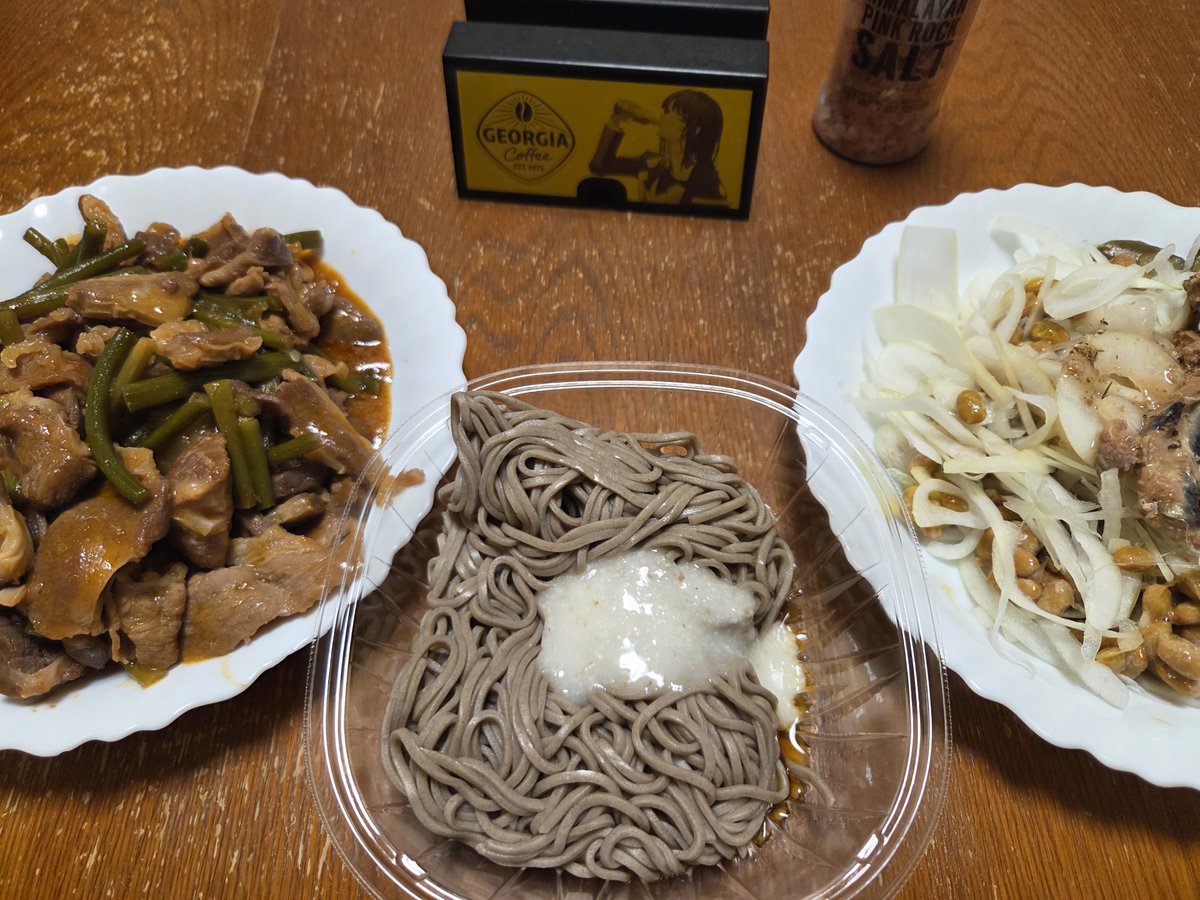 Lusea26923592's tweet photo. なんか、訳のわからない食事か、自信の料理らしい。(笑)人の事言えないけど。

なかなか、上手くならない（笑） https://t.co/aIkfCipL5C