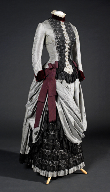 wikivictorian's tweet photo. Day dress, 1885. Museu del Disseny. https://t.co/tJOGh6xot3