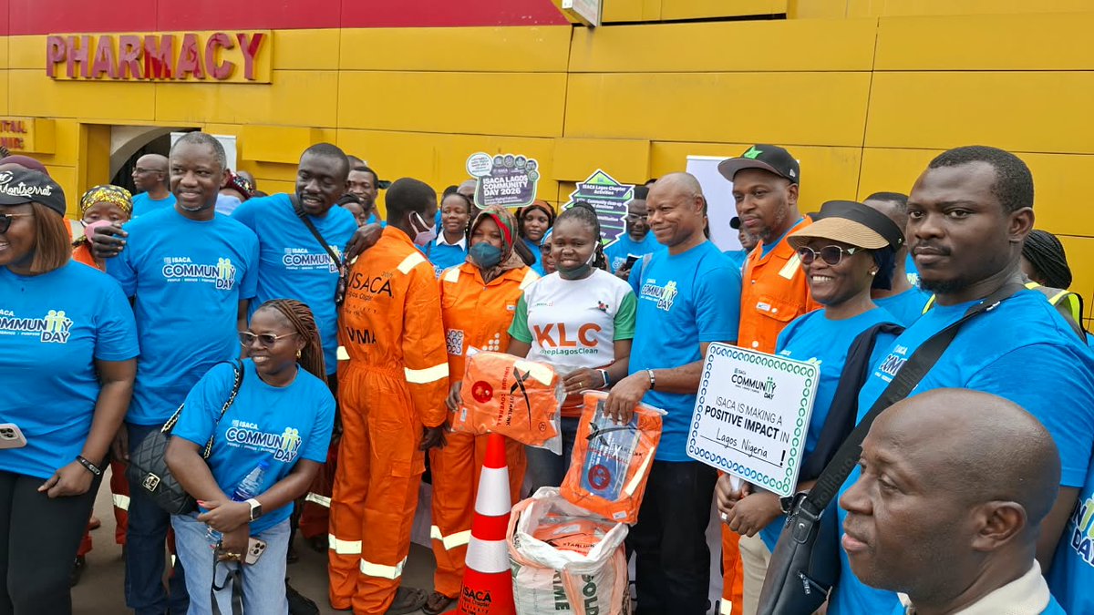 chiddoo's tweet photo. ISACA Lagos Chapter joined communities around the world in celebrating ISACA Global Community Day @ Computer Village, Ikeja. Together with LAWMA and the Computer Village Task Force.
A clean Lagos is a shared responsibility.
#ISACACommunITyDay #ISACALagosCommunityDay #Impact https://t.co/cWYVxaOToA