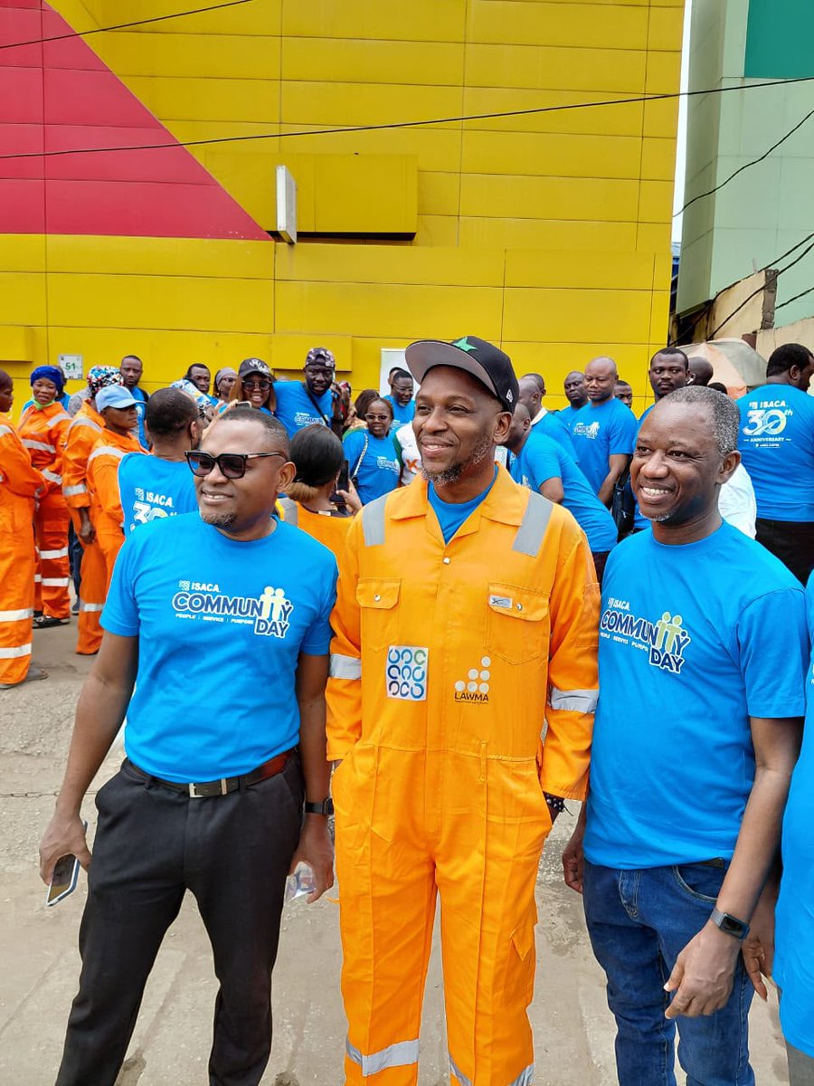 chiddoo's tweet photo. ISACA Lagos Chapter joined communities around the world in celebrating ISACA Global Community Day @ Computer Village, Ikeja. Together with LAWMA and the Computer Village Task Force.
A clean Lagos is a shared responsibility.
#ISACACommunITyDay #ISACALagosCommunityDay #Impact https://t.co/cWYVxaOToA