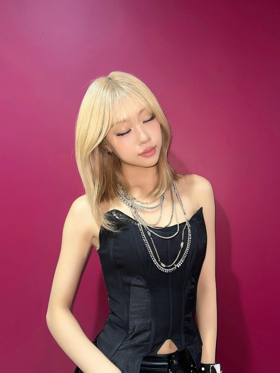 fakeiwal0's tweet photo. 이 날 최정은 너무좋아서 뇌에각인시키고싶음 https://t.co/G0ejDpQSKo