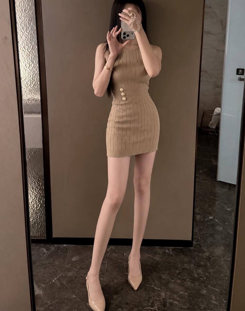 laradeoliveiraa's tweet photo. 99年女生在江西南昌身高168体重56kg 蹲个法友搭子，必须能接受艾滋试纸检测，我求求你们男生了，不是诚心的和口嗨聊骚的不要私信骚扰我了 #江西 #南昌 https://t.co/rqR9djpKTT