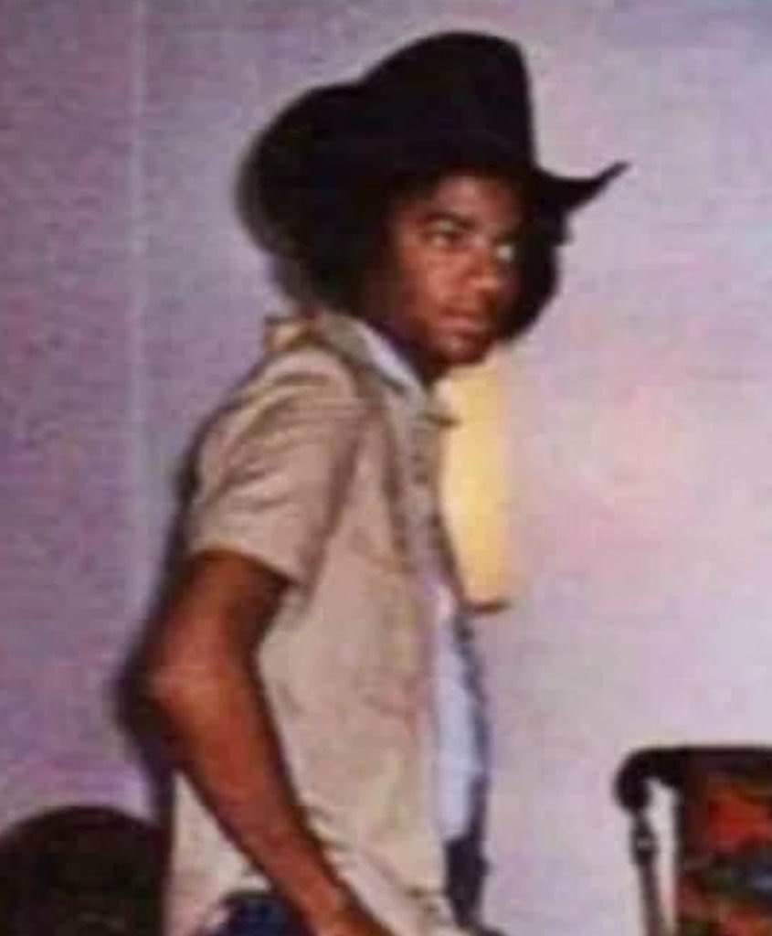 tellemthatits's tweet photo. cowboy take me away https://t.co/k9BznhwxMn