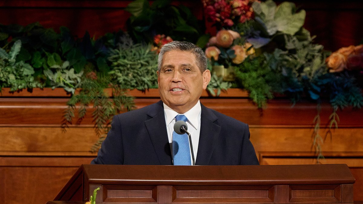 Ch_JesusChrist's tweet photo. "The law of tithing is a law of faith. As we obey it, we demonstrate our trust in the Lord and allow Him to work miracles in our lives, often in ways we do not expect."  

—Elder Patricio M. Giuffra   
#GeneralConference 

https://t.co/4na7H5rIJF https://t.co/pi5GHJhoPp