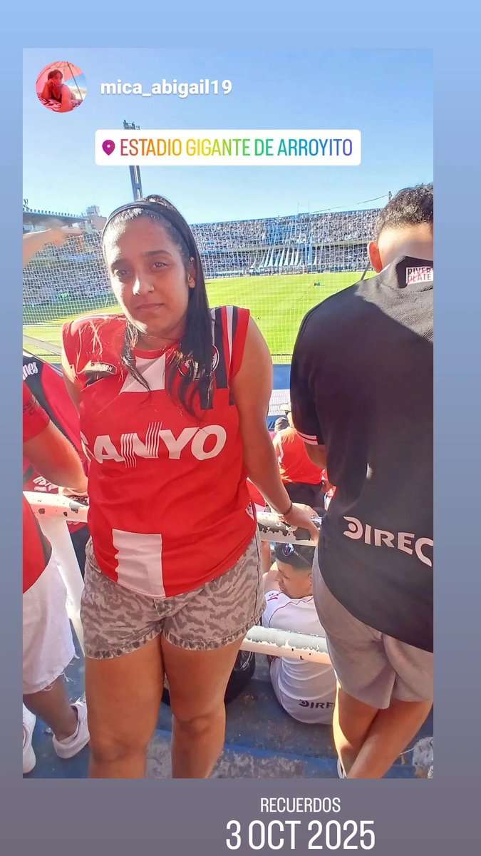 Micaela3014's tweet photo. Cancha de mierda esta, que viajecito fue ese🐔🐔 https://t.co/0jk9oc6CJ8