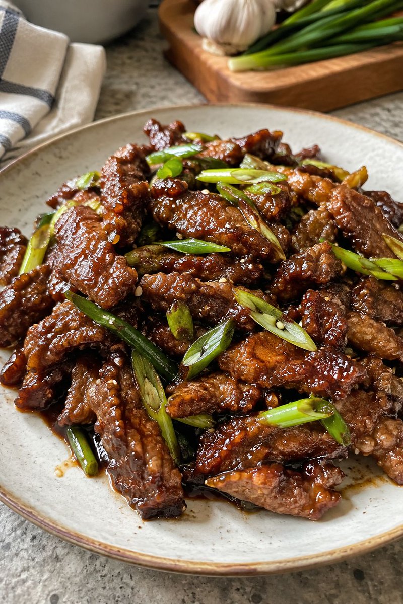 SweetzRecipes's tweet photo. Crispy Mongolian Beef Recipe (Better Than Takeout)

✅ Full recipe here 👇👇
https://t.co/r7E2SBEsyT

#MongolianBeef
#AsianFood
#TakeoutAtHome
#BeefRecipe
#StirFry https://t.co/YiicU80GLV