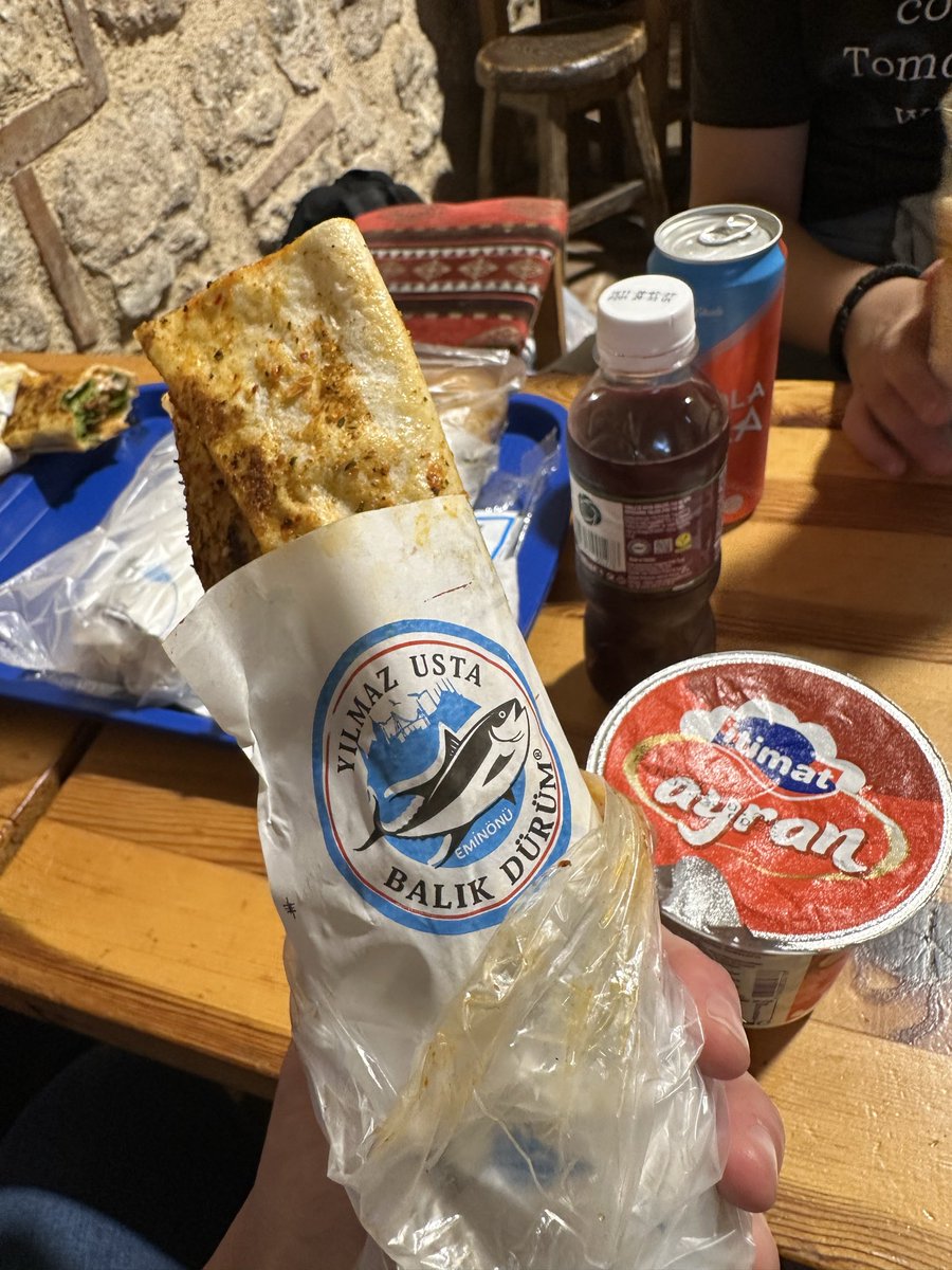 chico001500's tweet photo. イスタンブールで美味かった飯！
米入りムール貝（ミディエドルマ ）サバサンド（バルックエキメッキ）焼き栗（ケスタネドルマ ）！！
ミディエドルマに関しては、あと2回くらい食べさせてくれるって言って食べさせてくれなかった事を怨むレベルで超絶美味すぎた😭魚介類最高 https://t.co/LqjutAbCKS