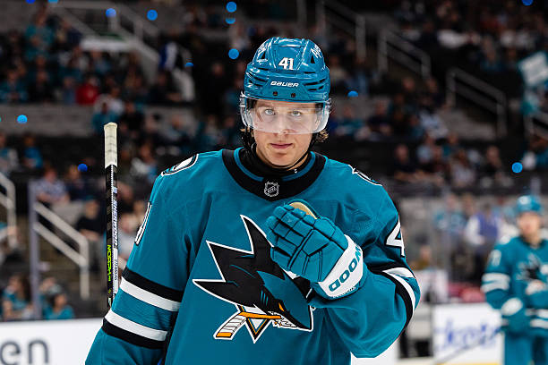 BlueLinesHQ's tweet photo. Calder Trophy Winner Will Be: https://t.co/4OEV5oF0ei