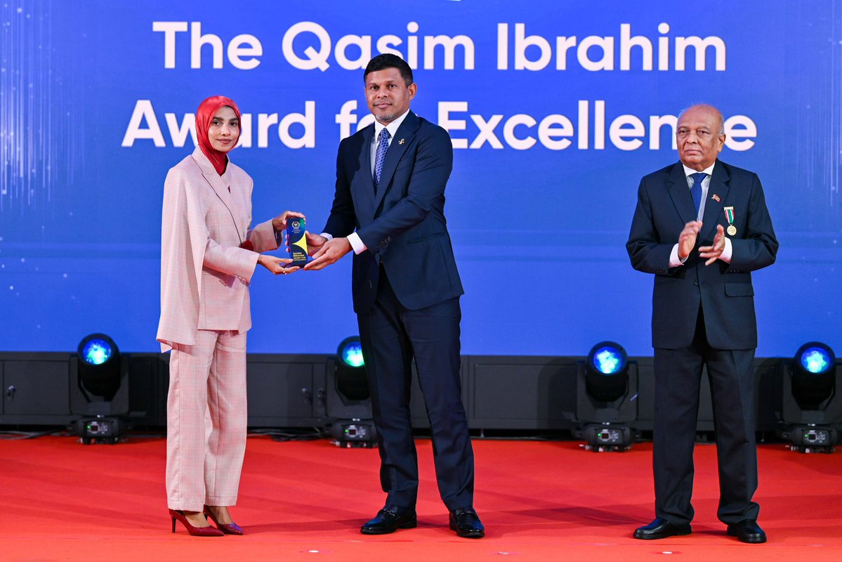 presidencymv's tweet photo. Vice President Uz @HucenSembe attends the Villa College’s Student Achievement Awards 2026, presenting the Qasim Ibrahim Excellence Award to postgraduate students in recognition of their academic achievements. https://t.co/glrJ20XMYW