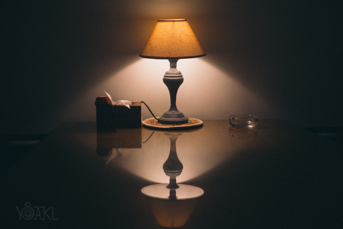 boglm9584's tweet photo. Lonely by my desk, the broken lamp flickers softly. https://t.co/Sz6g2EJxYS