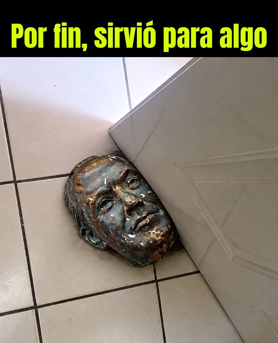 FreddyOliviery's tweet photo. Por fin, serviste para algo @FelipeCalderon https://t.co/mfOcGtdRG4