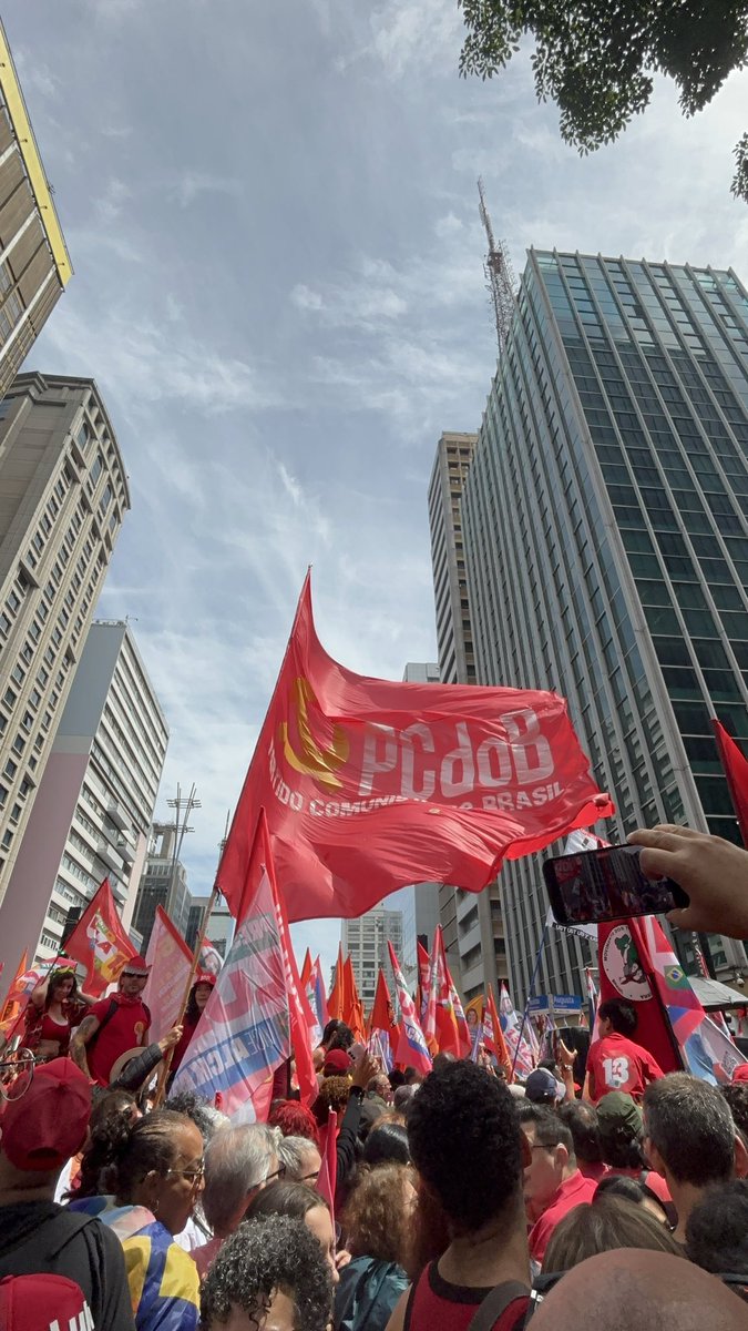 jjulialszx's tweet photo. De hoje na paulista❤️🌟
É Lula tetra no primeiro turno!!
#boralula https://t.co/0U1FU2NbpB
