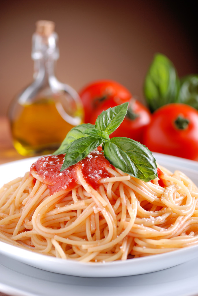 FinleyWardylue's tweet photo. Un menú rápido y delicioso para la cena: espaguetis con salsa de tomate fresco y albahaca, ideal para noches relajadas. https://t.co/2rGqPfpSXy