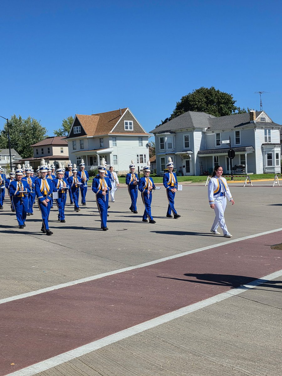 DVarnam's tweet photo. Nothing like a fall day in the Driftless!

Great walking with @WIGOPGrantCty at the Lancaster Harvest Parade and seeing so many friends and neighbors. I also enjoyed watching my daughters march with their bands. https://t.co/aTLNrtPWah