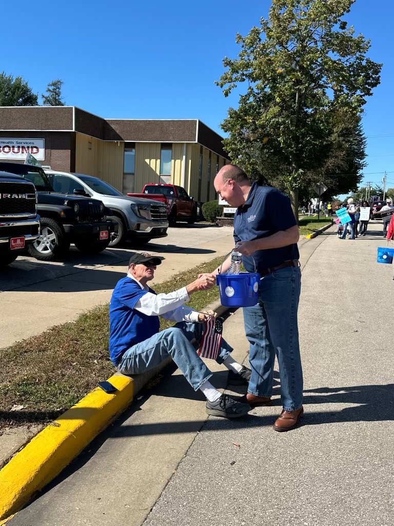 DVarnam's tweet photo. Nothing like a fall day in the Driftless!

Great walking with @WIGOPGrantCty at the Lancaster Harvest Parade and seeing so many friends and neighbors. I also enjoyed watching my daughters march with their bands. https://t.co/aTLNrtPWah