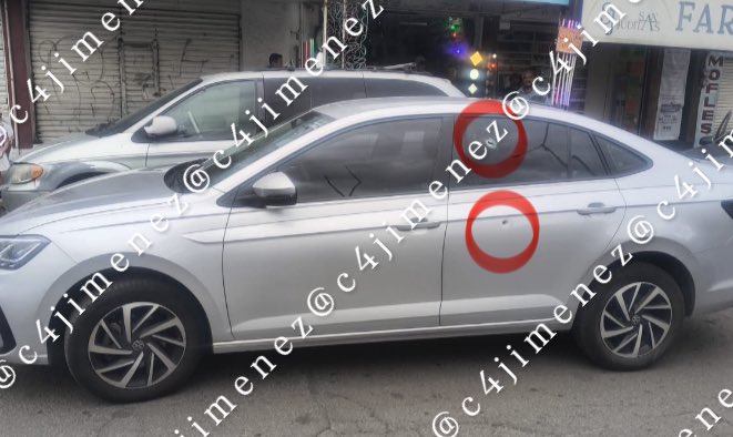 c4jimenez's tweet photo. TIROTEAN a AGENTE de @FiscaliaEdomex, en NEZAHUALCÓYOTL
Así quedó herido de 4 balazos el agente Jesús Cabildo.
Y así quedó perforado su auto.
Iba por @GobNeza cuando tipos en un Seat sin placas, le dispararon y huyeron.
Según testigos, los agresores eran policías 
La @seguridadneza no detuvo a nadie.