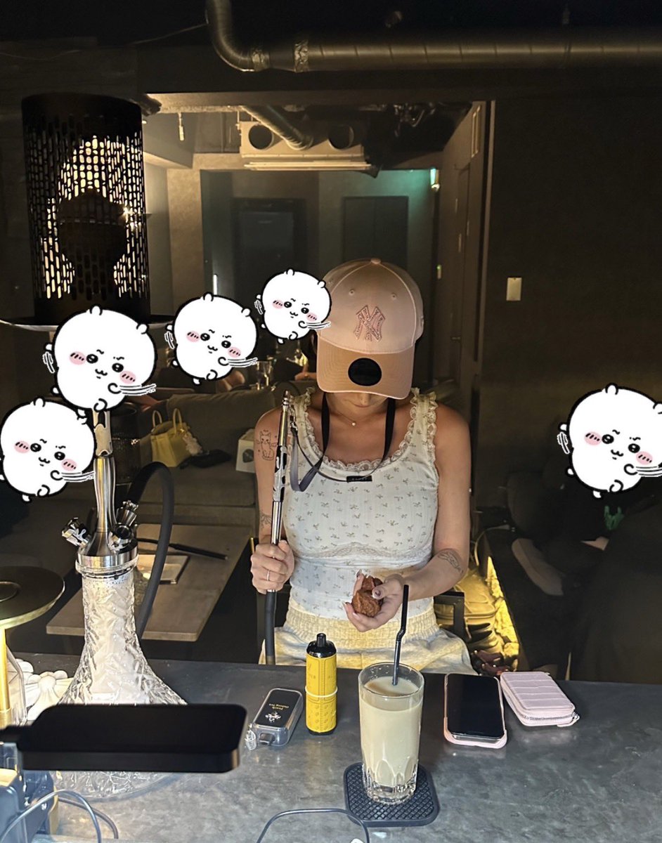 OHINSAMA's tweet photo. 三田のくるみババアことまりんさん

港区の流行は

ラブブ→マロンバー→くるみ⇦🆕‼️

最先端らしいです😂
シーシャ吸いながらくるみ回しましょう🌀 https://t.co/KbLWc9C4qO