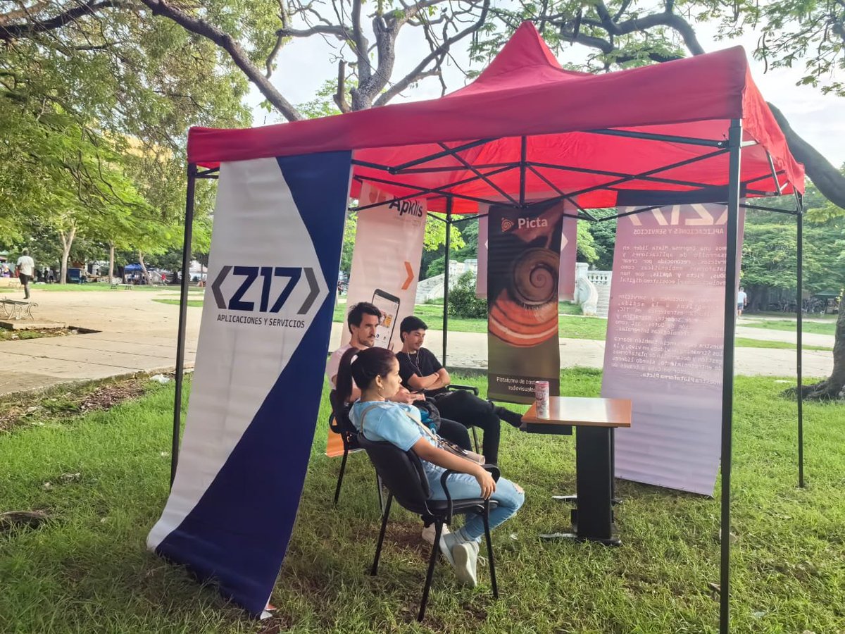MINCOMCuba's tweet photo. Hoy en el Parque de Lennon, @Empresa_Z17 ofrece sus servicios a la comunidad del Vedado. Oportunidad para registrarte en PICTA, TODUS, APKLIST, y conocer otros servicios digitales disponibles. Forma parte de #CubaPorLaTransformaciónDigital. https://t.co/X6a9chrdv4