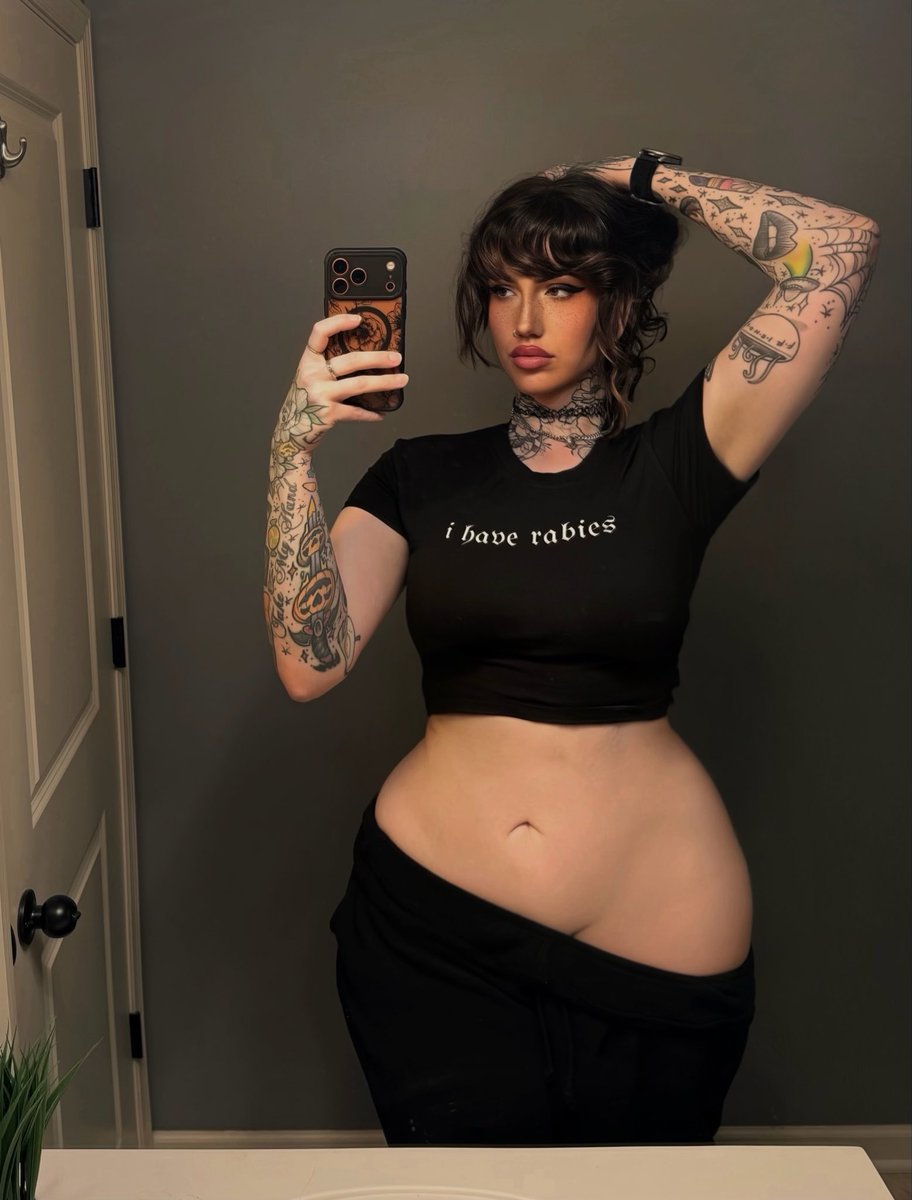 Ayden_NL's tweet photo. Damn she thicc 🤤 https://t.co/aKM6c9KgMj