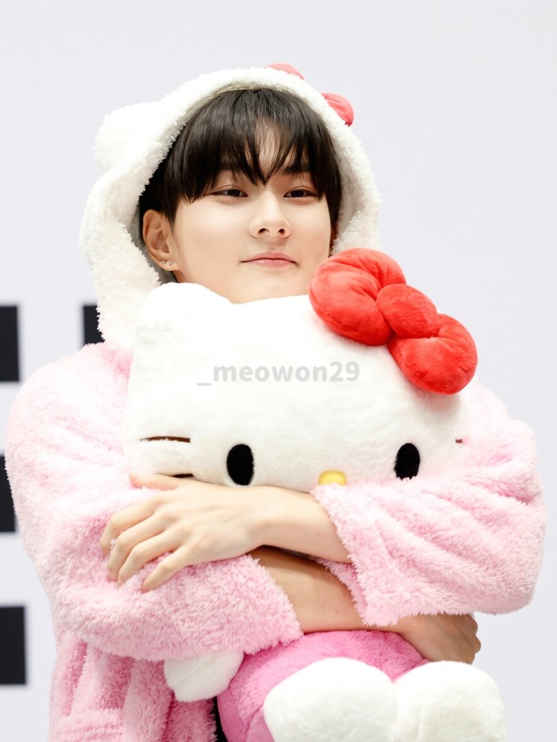 _meowon29's tweet photo. 260905 밋굿 팬싸 정원

 헬로키티 🐈️🎀

#ENHYPEN #JUNGWON #엔하이픈 #정원 #ジョンウォン https://t.co/FdS9GQj02W