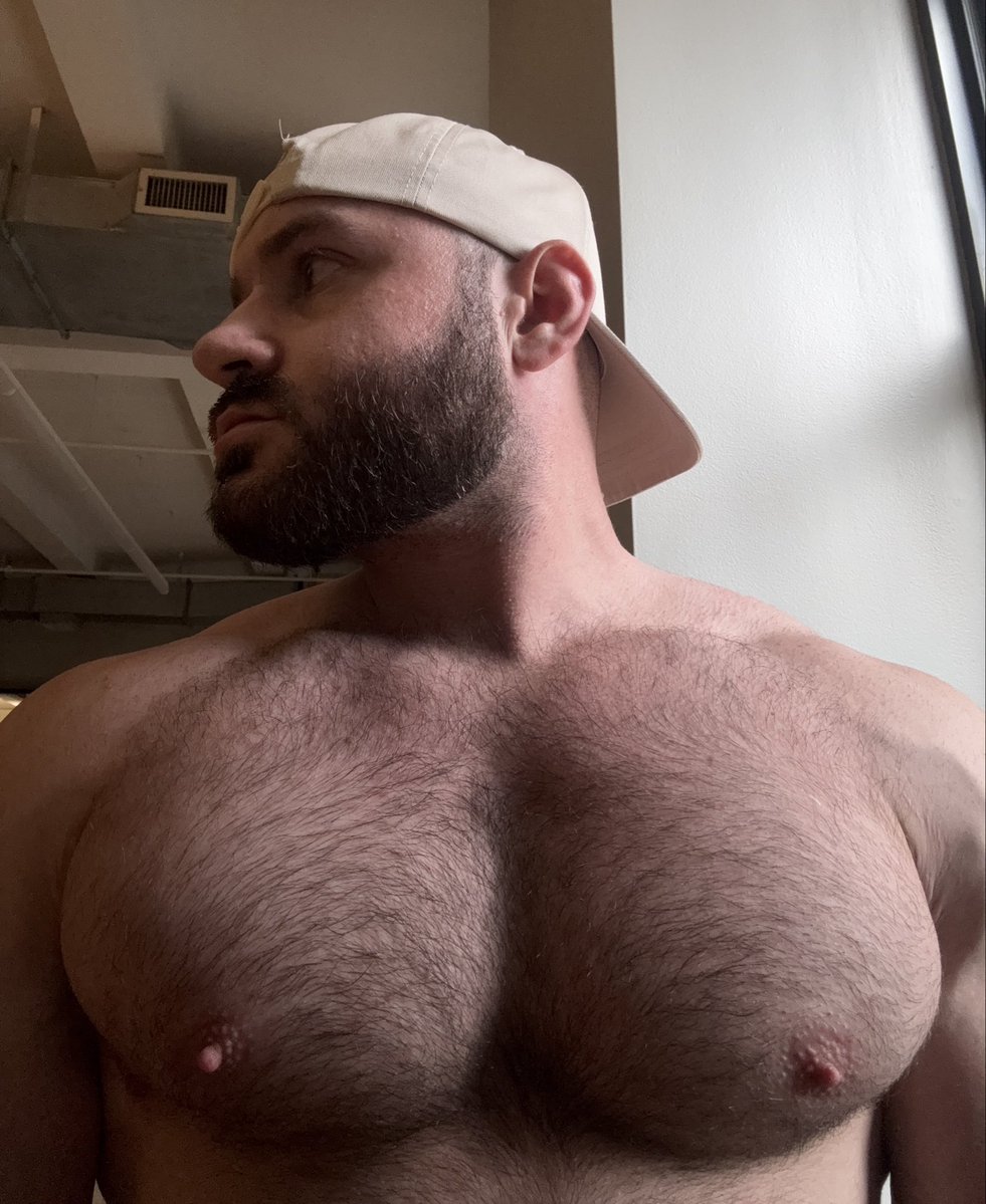 TheGayBoyShow's tweet photo. Bro were u just looking at my tits 🤨 https://t.co/NEPKEvHZZU