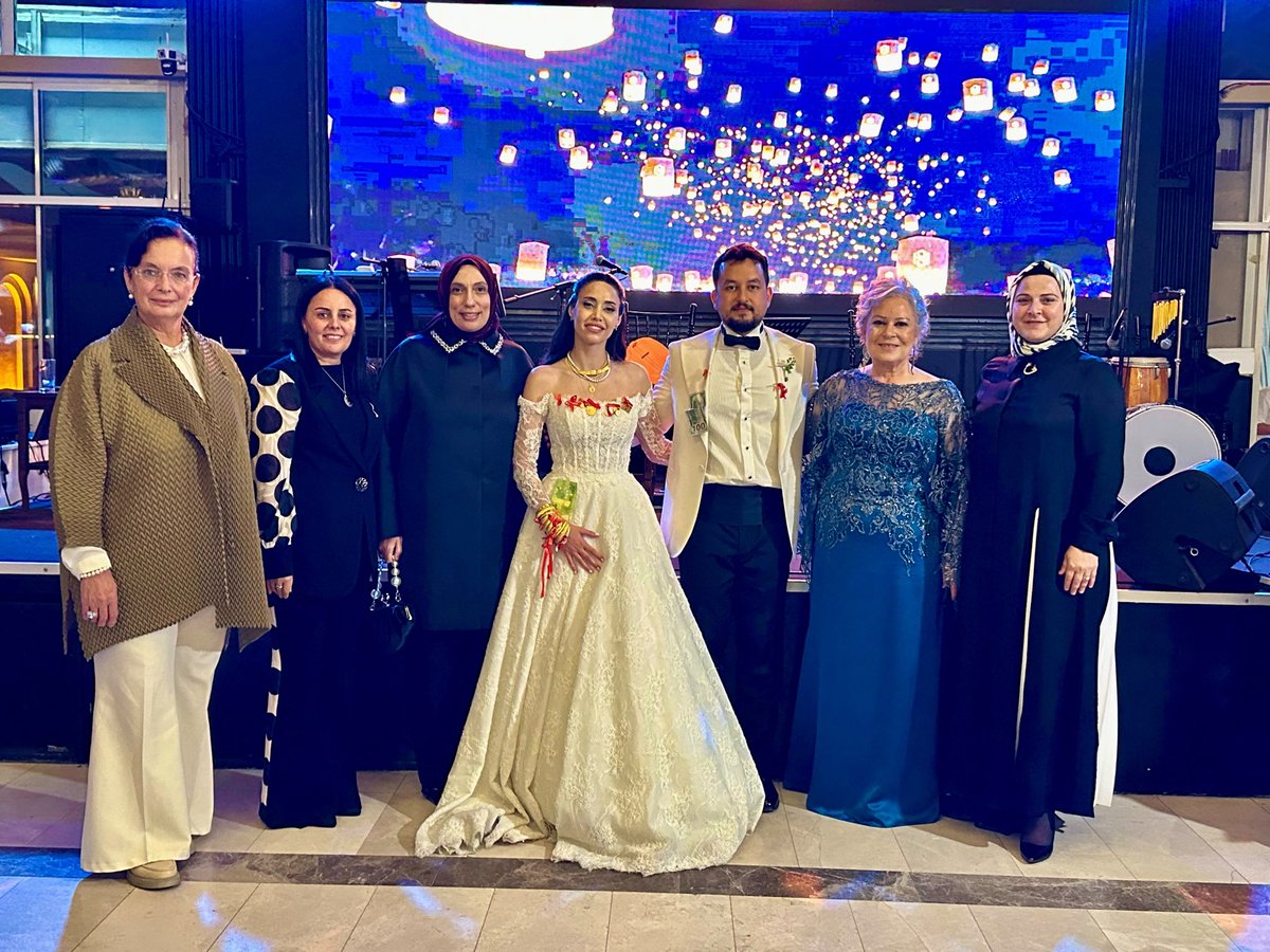 hatice_atan73's tweet photo. 📍Gölbaşı

23-24. dönem AK Parti Adana Milletvekili, birlikte MKYK üyeliği yaptığımız yol ve dava arkadaşımız Fatoş Gürkan’ ın kıymetli evladı Ali Mert ile gelin kızımız Betül’ ün hayatlarını birleştirdiği ana tanıklık ettik. Huzurlu ve bereketli bir yuvaları olsun.

Gürkan ve Koçak ailelerine göz aydınlığı, nikah akdi ile hayatlarını birleştiren genç çiftimize mutluluklar dilerim. 
Rabbim çiftimize  iki cihan saadeti ve hayırlı evlatlar yetiştirmeyi nasip etsin.

@fatosgurkan
@aysgl_ern_ozdmr 
@aytenaydin53