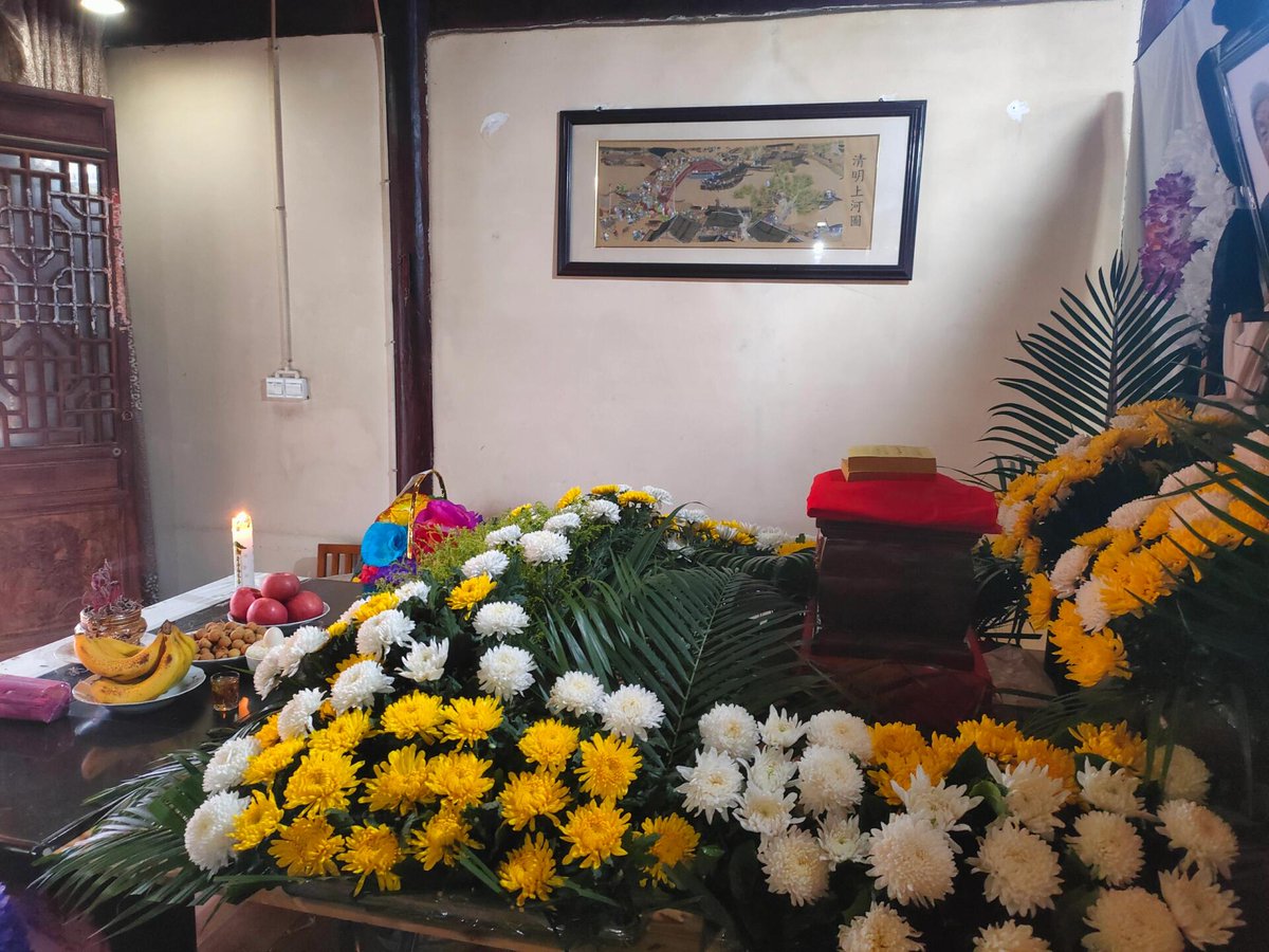 IsabelHalefmrr's tweet photo. Feliz Día de los Muertos! Hoy honramos a nuestros seres queridos que se fueron, con aromas de cempasúchil y pan de muerto. （亡灵节快乐！今日我们以万寿菊的芬芳与亡灵面包致敬我们逝去的亲人。） https://t.co/JAnbzLWTCE