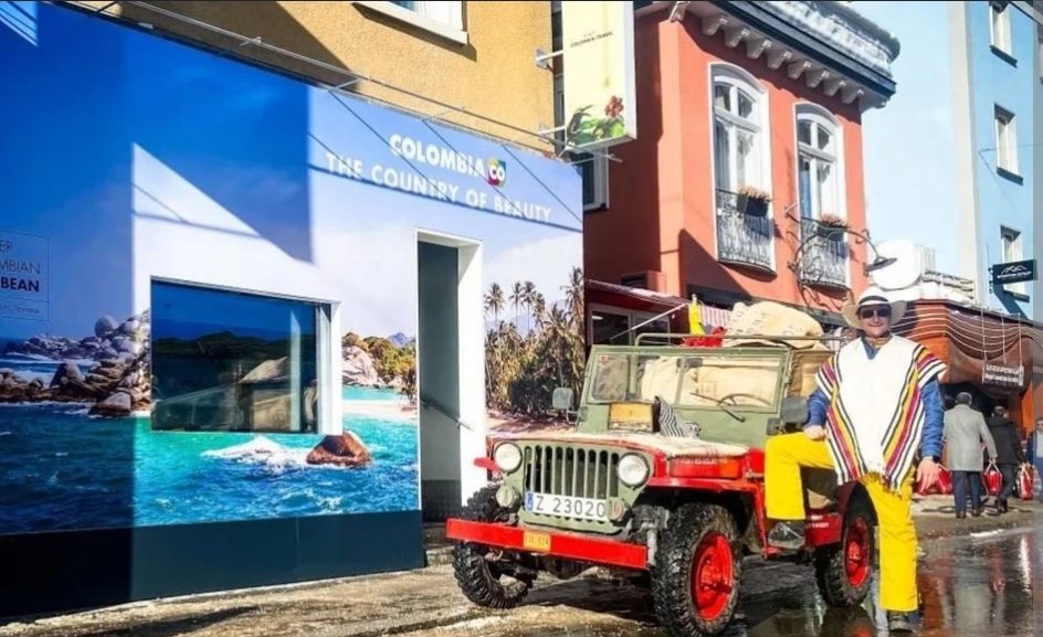 VictorMerc90179's tweet photo. @alejoocampog El alquiler de la "Casa Colombia" temporal durante el Foro Económico Mundial en Davos, Suiza, costó más de 4.500 millones de pesos (aproximadamente un millón de francos suizos) por cuatro días en enero de 2024 pregunto que resultados salieron de esa platica?
Bobo setenta hpta! https://t.co/Gs5zEjSaYN
